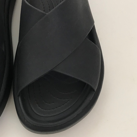 Crocs Brooklyn Luxe Cross Strap Sandals Black Women’s Size 8 - Picture 4 of 16